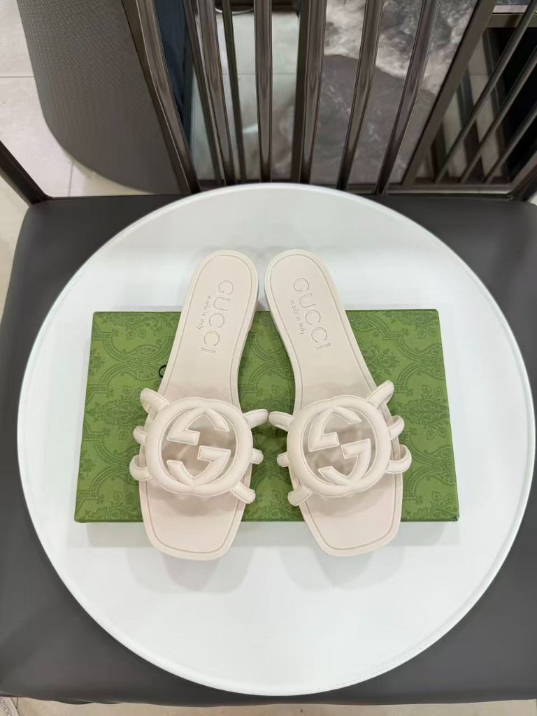 Gucci White Rubber Interlocking Gg Chain Slide Sandals